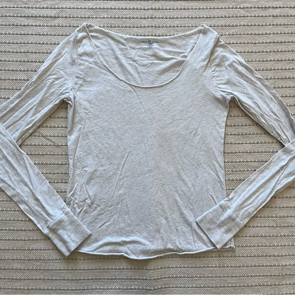 Brandy Melville grey Bonnie top - Picture 1 of 4